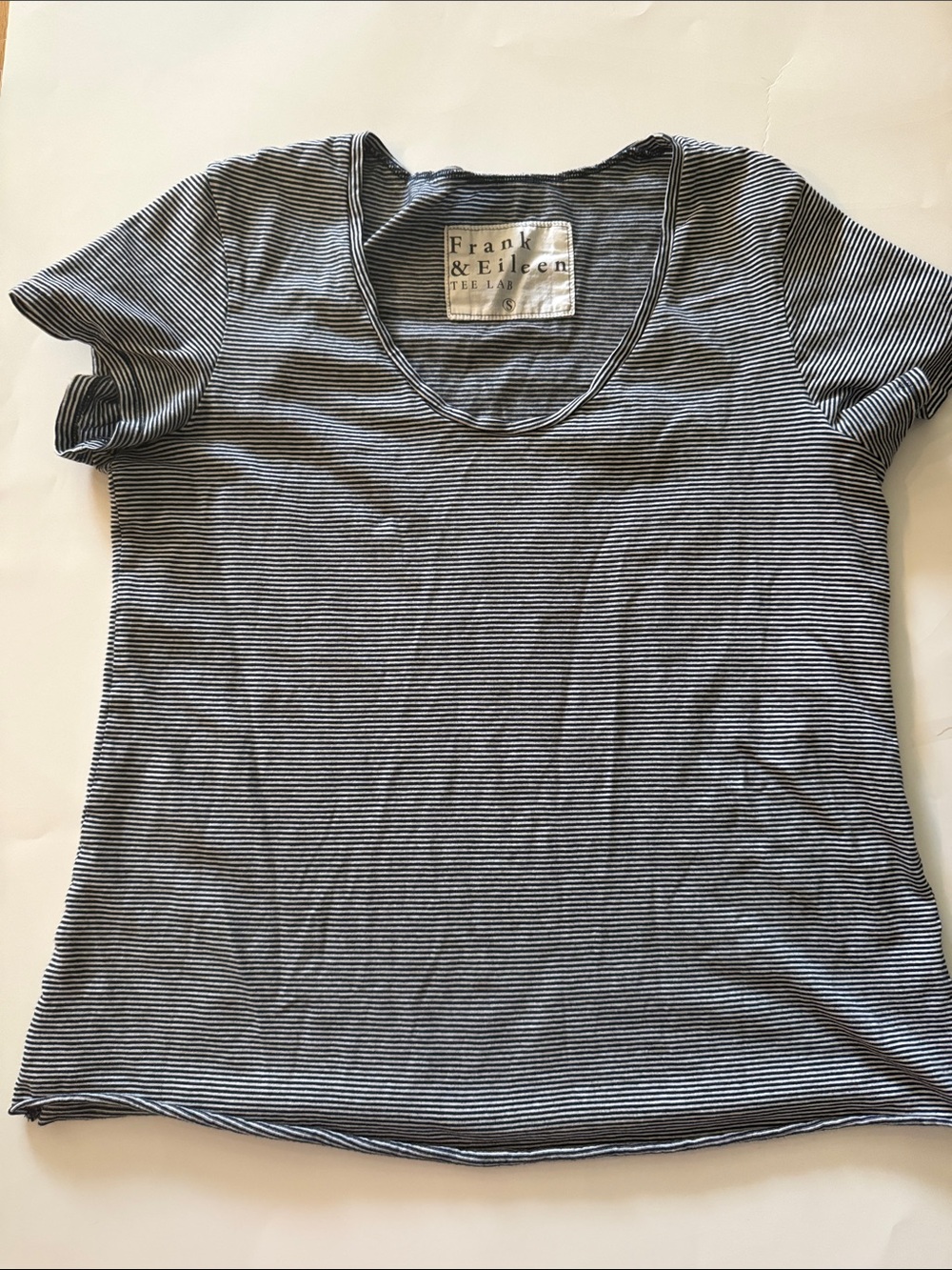 Frank & Eileen sz S Black and White Narrow Stripe Scoop Tee 100% cotton VGC